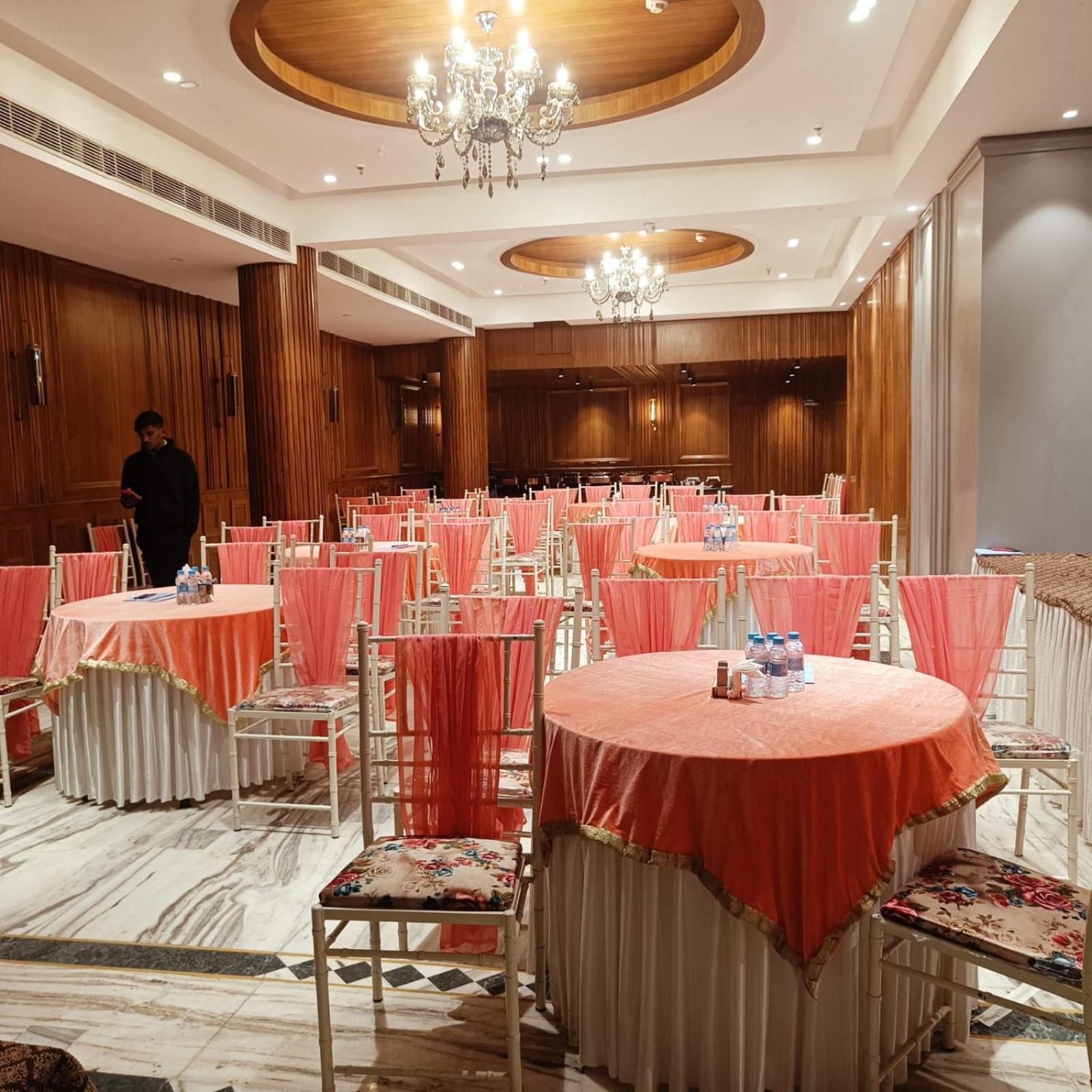 城中央高级酒店 Chandīgarh 外观 照片