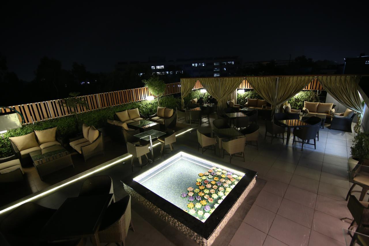 城中央高级酒店 Chandīgarh 外观 照片