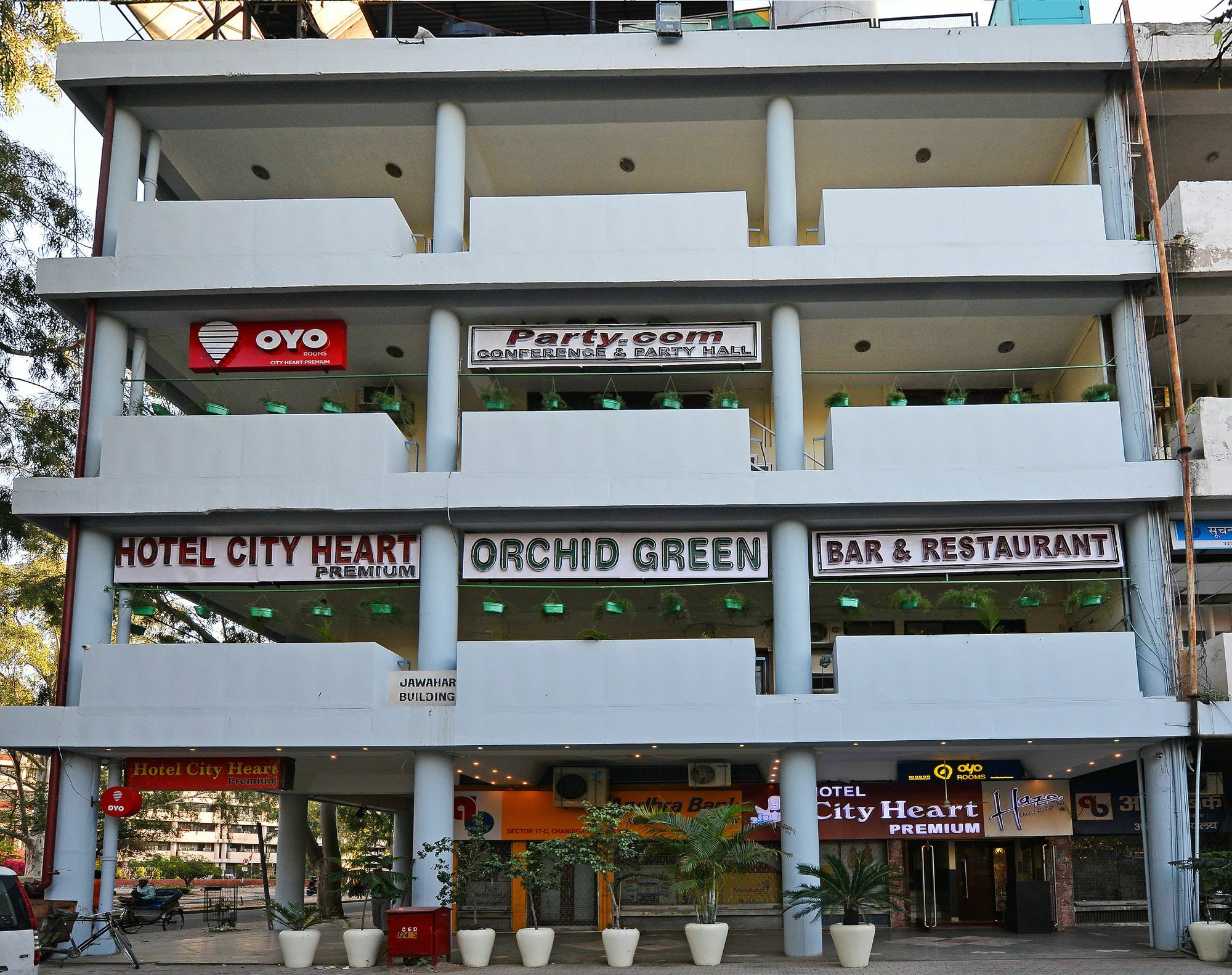 城中央高级酒店 Chandīgarh 外观 照片